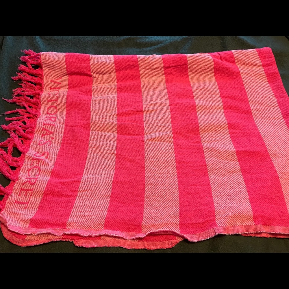 Victoria’s Secret Beach Blanket - Picture 7 of 9